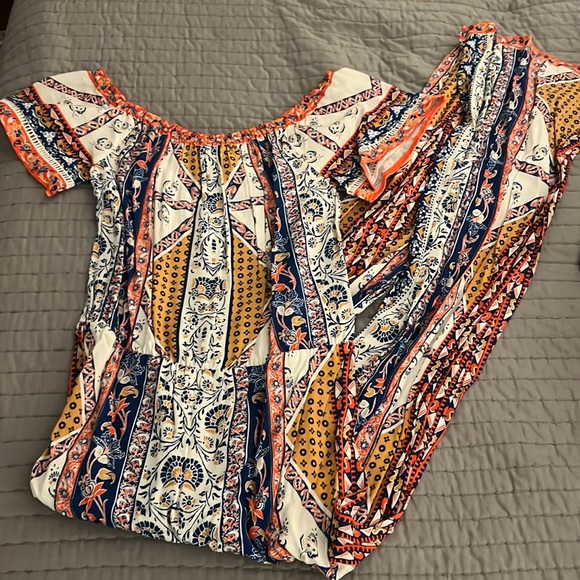 Off Shoulder Patterned Jumpsuit - Picture 1 of 5